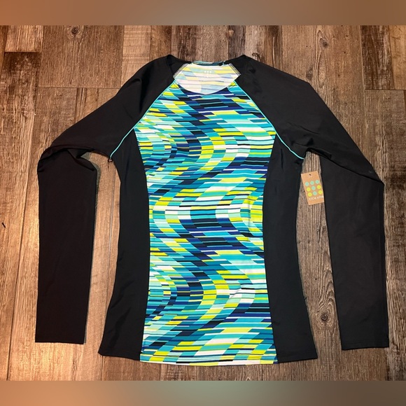 Title Nine NWT Multicolor Green Blue Rash Guard Size Large - Picture 1 of 4